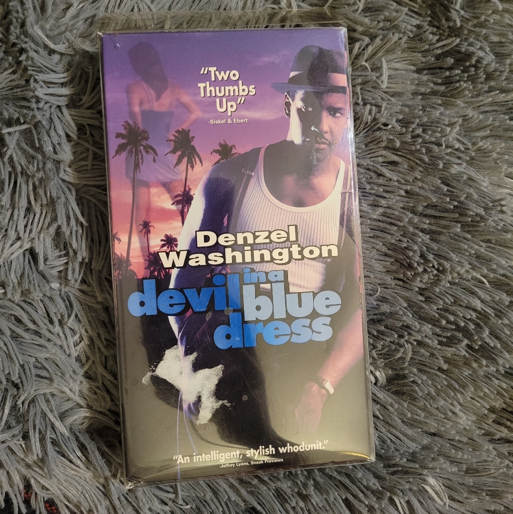 Devil in a Blue Dress VHS Movie, 1999